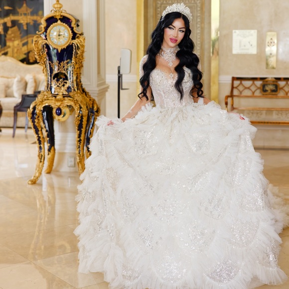 ATELIER BY JIMMY CHOO WEDDING DRESS with JIMMY CHOO matching cathedral veil - Picture 12 of 14